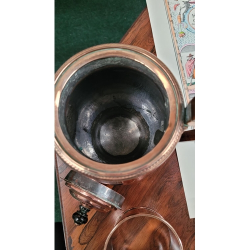 168 - A LOVELY VINTAGE POLISHED COPPER TEA/COFFEE POT, with removable strainer section. Nice detail to the... 