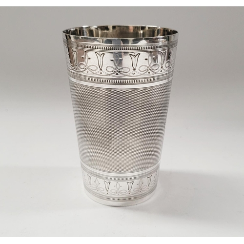 17 - A LATE 19TH CENTURY SILVER CUP DECORATED BEAUTIFULLY WITH A COMBINATION OF BRIGHTCUT & ENGINE-CUT DE... 