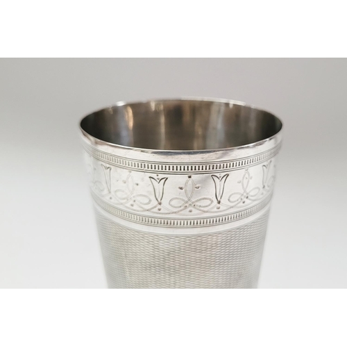 17 - A LATE 19TH CENTURY SILVER CUP DECORATED BEAUTIFULLY WITH A COMBINATION OF BRIGHTCUT & ENGINE-CUT DE... 