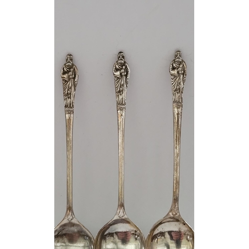 191 - A MIXED SILVER & SILVER PLATE LOT; Includes sugar tongs & tea spoons; two silver plated tongs – one ... 