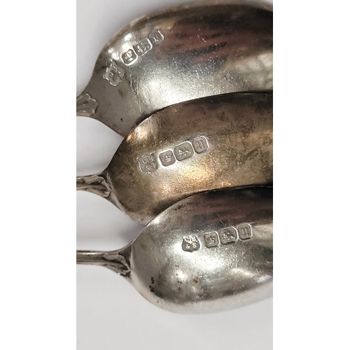 191 - A MIXED SILVER & SILVER PLATE LOT; Includes sugar tongs & tea spoons; two silver plated tongs – one ... 