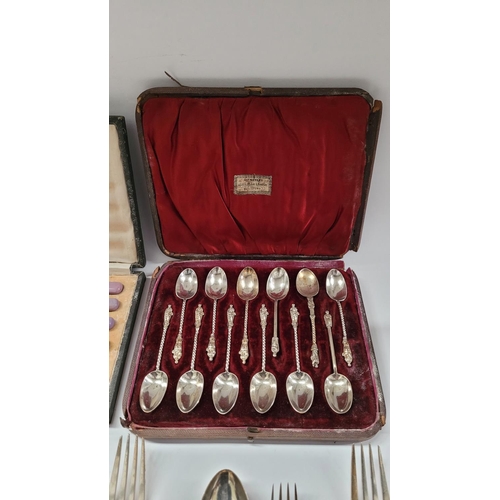 195 - A COLLECTION OF LATE 19TH / EARLY 20TH CENTURY SILVER & SILVER PLATE CUTLERY, including (i) a Sheffi... 