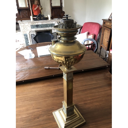 205 - A VERY GOOD LATE 19TH CENTURY ANTIQUE BRASS PILLAR TABLE OIL LAMP, raised on a tall rectangular shap... 