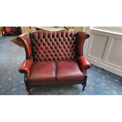 218 - A REALLY GREAT QUALITY CHESTERFIELD STYLE WINGED BUTTON BACK TWO SEATER COUCH, the serpentine shaped... 