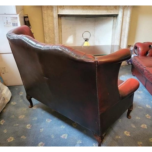 218 - A REALLY GREAT QUALITY CHESTERFIELD STYLE WINGED BUTTON BACK TWO SEATER COUCH, the serpentine shaped... 