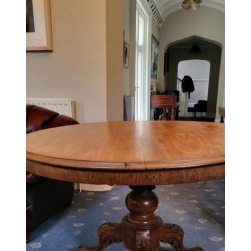 220 - A LATE 19TH CENTURY MAHOGANY CIRCULAR CENTRE / BREAKFAST TABLE, raised on a short turned column supp... 