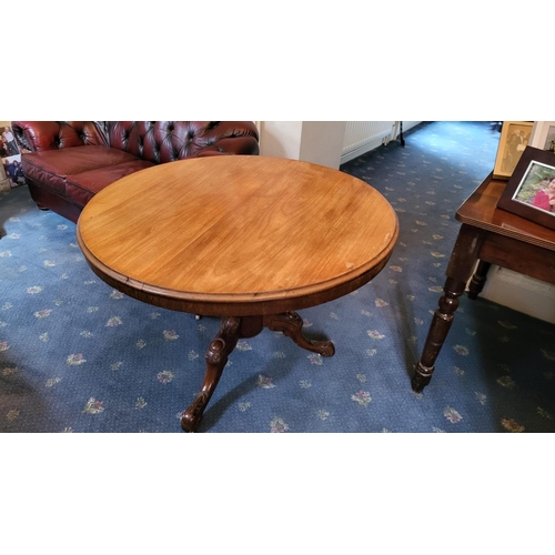 220 - A LATE 19TH CENTURY MAHOGANY CIRCULAR CENTRE / BREAKFAST TABLE, raised on a short turned column supp... 