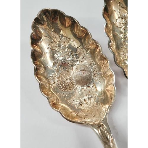 41 - A LATE 19TH CENTURY CASED SET OF SILVER PLATED BERRY SPOONS, circa 1895, Birmingham maker’s mark of ... 