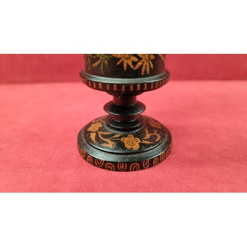 52 - A TURNED LAQUERED WOODEN TRINKET COLUMN BOX, with lift away lid, decorated all over with floral deta... 