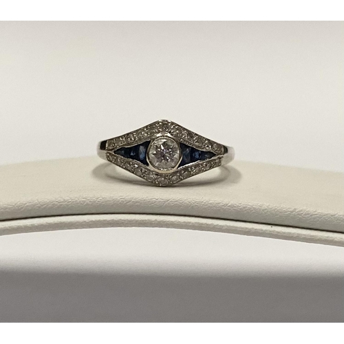 6 - A BEAUTIFUL 18CT WHITE GOLD ART DECO DIAMOND AND SAPPHIRE RING, central .25ct round brilliant cut di... 