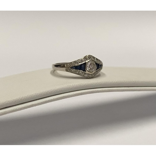 6 - A BEAUTIFUL 18CT WHITE GOLD ART DECO DIAMOND AND SAPPHIRE RING, central .25ct round brilliant cut di... 