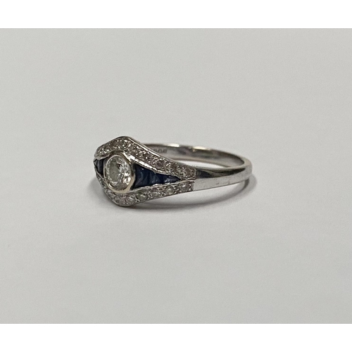 6 - A BEAUTIFUL 18CT WHITE GOLD ART DECO DIAMOND AND SAPPHIRE RING, central .25ct round brilliant cut di... 