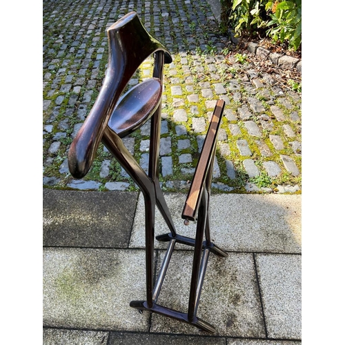 63 - A MID-CENTURY ITALIAN GENTLEMEN’S VALET STAND, designed by the iconic Ico Parisi (Italian, 1916-1996... 