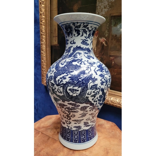 72 - A BLUE & WHITE CHINESE DRAGON VASE, with a seal mark to the base, possibly Qianlong mark. Of Baluste... 