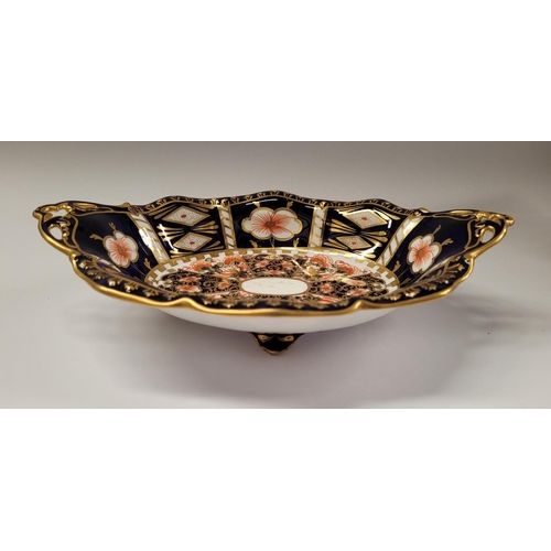 85 - TWO PIECES OF ROYAL CROWN DERBY; (i) A beautiful cake dish with scalloped rim and raised on a column... 