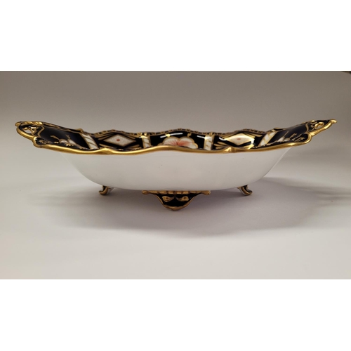 85 - TWO PIECES OF ROYAL CROWN DERBY; (i) A beautiful cake dish with scalloped rim and raised on a column... 