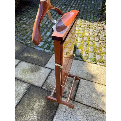 99 - A STYLISH MID-CENTURY ITALIAN VALET STAND / SUIT RACK, circa 1950/60’s, designed for Fratelli Reguit... 