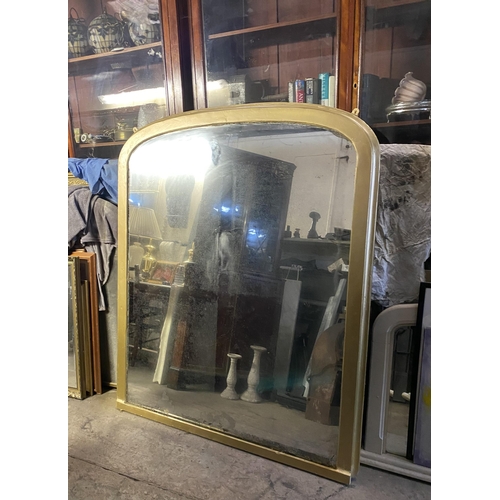 100 - AN EXCELLENT VICTORIAN GILT OVERMANTLE MIRROR, with original glass plate, within simple gilt frame o... 