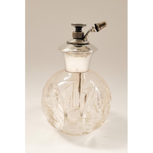 11 - A BEAUTIFUL STERLING SILVER TOPPED ANTIQUE PERFUME ATOMISER PUMP BOTTLE, the bottle is beautifully d... 