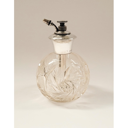 11 - A BEAUTIFUL STERLING SILVER TOPPED ANTIQUE PERFUME ATOMISER PUMP BOTTLE, the bottle is beautifully d... 