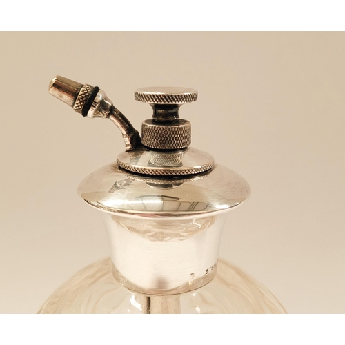 11 - A BEAUTIFUL STERLING SILVER TOPPED ANTIQUE PERFUME ATOMISER PUMP BOTTLE, the bottle is beautifully d... 