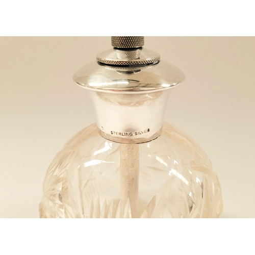 11 - A BEAUTIFUL STERLING SILVER TOPPED ANTIQUE PERFUME ATOMISER PUMP BOTTLE, the bottle is beautifully d... 