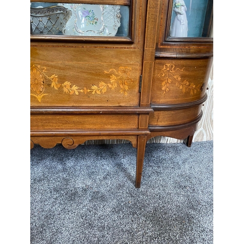 112 - AN EXCEPTIONAL EDWARDIAN MAHOGANY & SATINWOOD INLAID BREAKFRONT GLAZED DISPLAY CABINET, with beautif... 