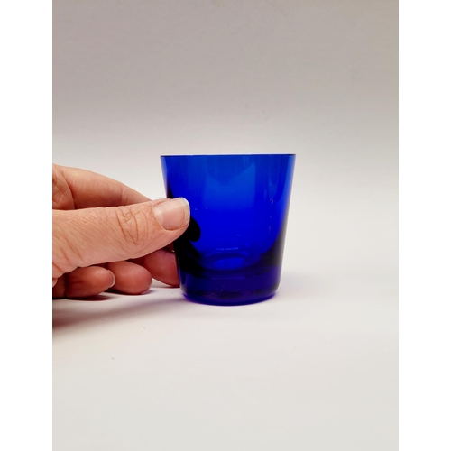 114 - A SET OF FOUR COLOURED MURANO SHOT GLASSES, small size in purple, blue, yellow & red. Maker’s mark t... 