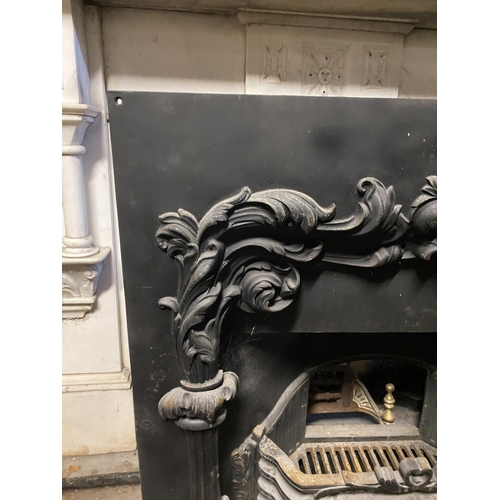 121 - AN EXCELLENT IRISH CAST IRON FIRE SURROUND/FIREPLACE INSERT, dimensions: 106cm wide x 101cm high x 4... 