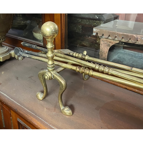 123 - A FINE VICTORIAN SET OF FIRE IRONS, to include fire dogs, poker, shovel and tongs, all brass with ma... 