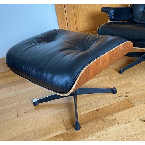 14 - A VERY GOOD QUALITY EAMES STYLE CONTEMPORARY LEATHER LOUNGE CHAIR WITH MATCHING FOOT STOOL, lovely c... 