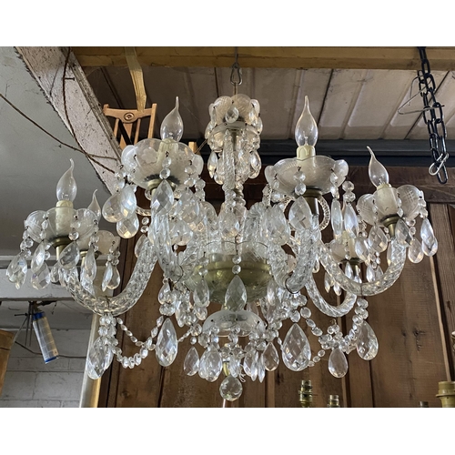 149 - A BEAUTIFUL VINTAGE EIGHT ARM CRYSTAL CHANDELIER, traditional design with clear glass frame, eight c... 