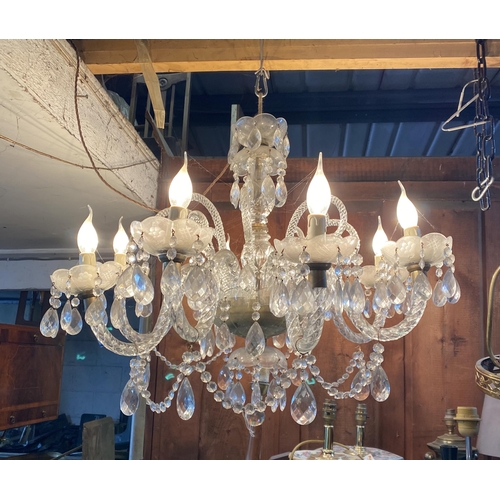 149 - A BEAUTIFUL VINTAGE EIGHT ARM CRYSTAL CHANDELIER, traditional design with clear glass frame, eight c... 