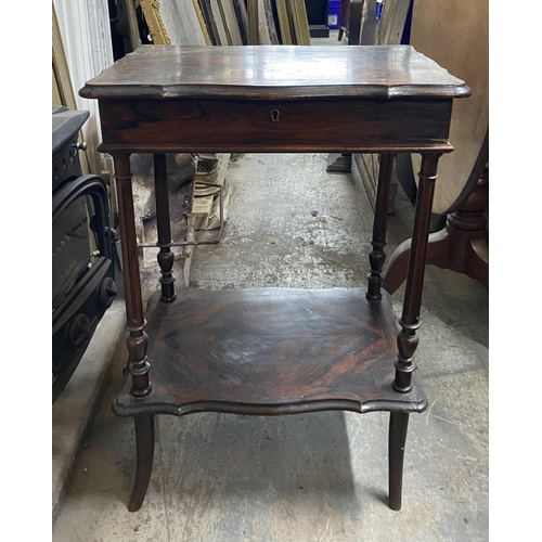 152 - A 19TH CENTURY ROSEWOOD CROSSBANDED SEWING TABLE/LAMP TABLE/DRESSING TABLE, shaped top opening to fi... 