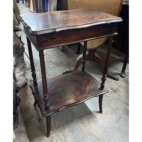 152 - A 19TH CENTURY ROSEWOOD CROSSBANDED SEWING TABLE/LAMP TABLE/DRESSING TABLE, shaped top opening to fi... 