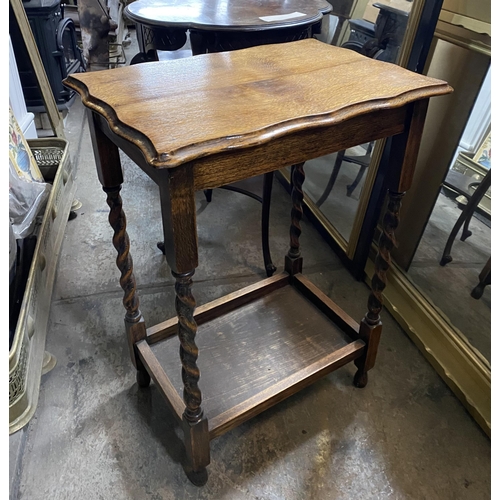 156 - AN OAK BARLEY TWIST OCCASSIONAL TABLE, with scalloped top, barley twist leg, joined by undertier sta... 