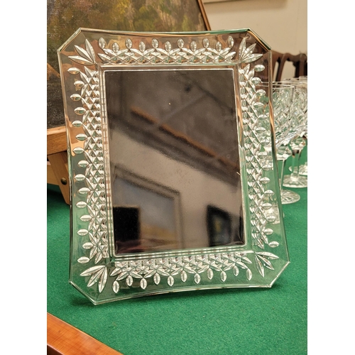 172 - AN IRISH WATERFORD CRYSTAL GLASS PICTURE FRAME, in excellent condition, to fit a 5 x 7 print. Frame:... 