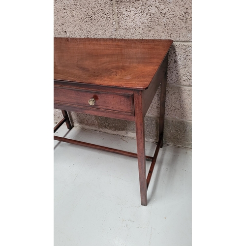 18 - A VERY FINE GEORGIAN MAHOGANY SINGLE DRAWER SIDE TABLE, the drawer with a lovely reeded edge to the ... 