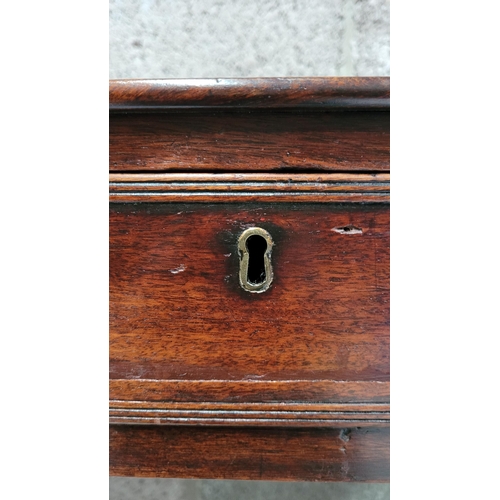 18 - A VERY FINE GEORGIAN MAHOGANY SINGLE DRAWER SIDE TABLE, the drawer with a lovely reeded edge to the ... 