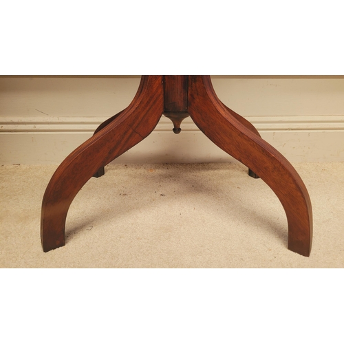 196 - A GOOD QUALITY MAHOGANY REGENCY OCTAGONAL STRING INLAID SIDE TABLE / LAMP TABLE, the top sits upon a... 