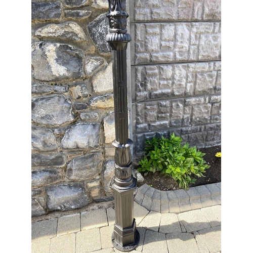 206 - A LOVELY CAST IRON GARDEN / DRIVE-WAY LANTERN STYLE LAMP POST, 238cm tall.