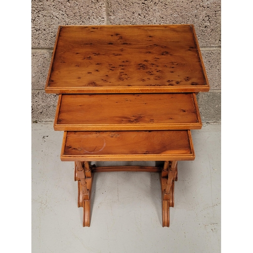 29 - A GOOD EARLY 20TH CENTURY NEST OF THREE YEW WOOD TABLES, each with a slightly raised edge to the tab... 