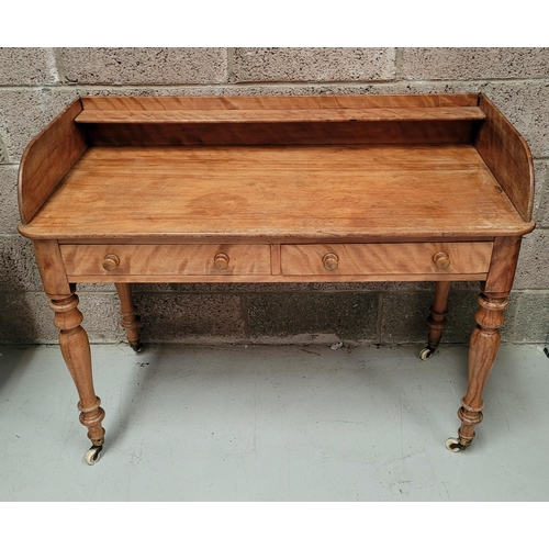 30 - A VERY GOOD QUALITY IRISH TWO DRAWER SATINWOOD SIDE BOARD / HALL TABLE, with raised three quarter ga... 