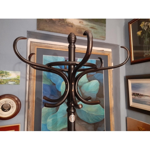 41 - A VERY GOOD QUALITY BENTWOOD COAST STAND, topped with a beehive turned finial with six curved bentwo... 