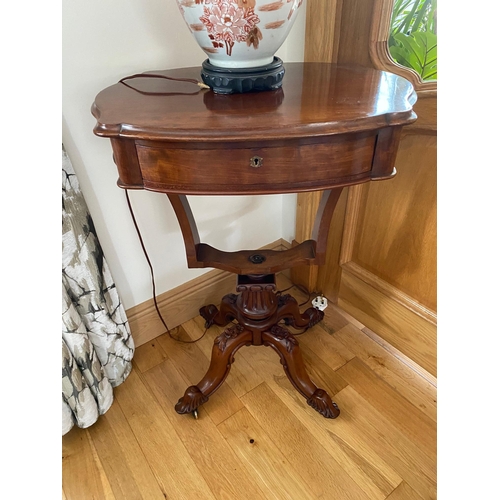 44 - A VERY GOOD QUALITY LATE 19TH CENTURY MAHOGANY SERPENTINE SHAPED SIDE / LAMP TABLE, formally a works... 