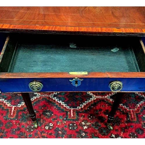 52 - A FINE REGENCY CROSS-BANDED PEMBROKE TABLE nicely finished with satinwood stringing and cross-banded... 