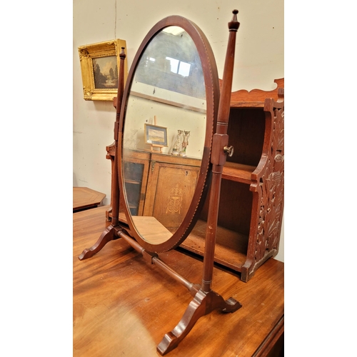 57 - A VERY GOOD LATE 19TH CENTURY / EARLY 20TH CENTURY OVAL MAHOGANY VANITY SWING TABLE MIRROR, the oval... 