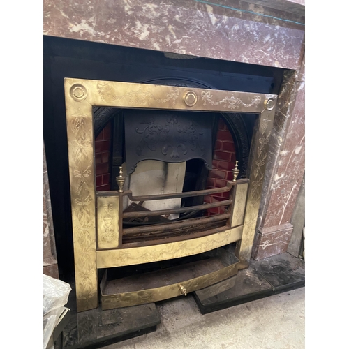 70 - AN EXCELLENT POLISHED BRASS FIRE INSERT, with decorative bow and swag designs throughout, finials to... 