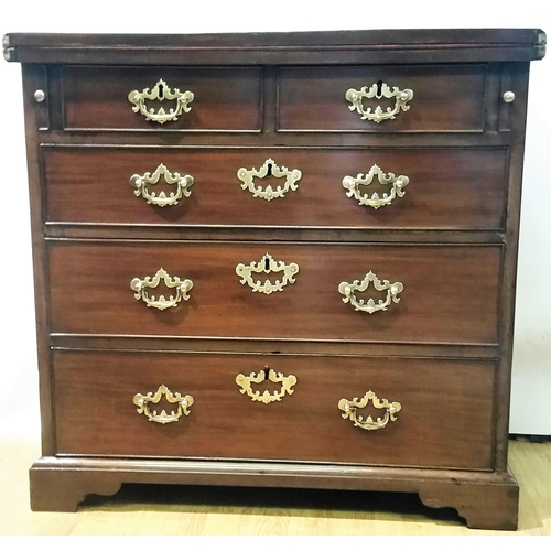 8 - A VERY FINE GEORGE III MAHOGANY BACHELORS CHEST, dating between 1760-1820. This charming neatly size... 