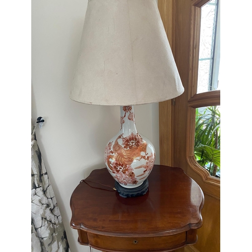 94 - A LOVELY DECORATIVE ASIAN STYLE CERMAIC TABLE LAMP, the baluster shaped body decorated with a bird &... 